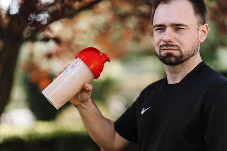 Protein Powders Compared: Whey vs. Plant-Based for Home Workout Routines and Clean Eating